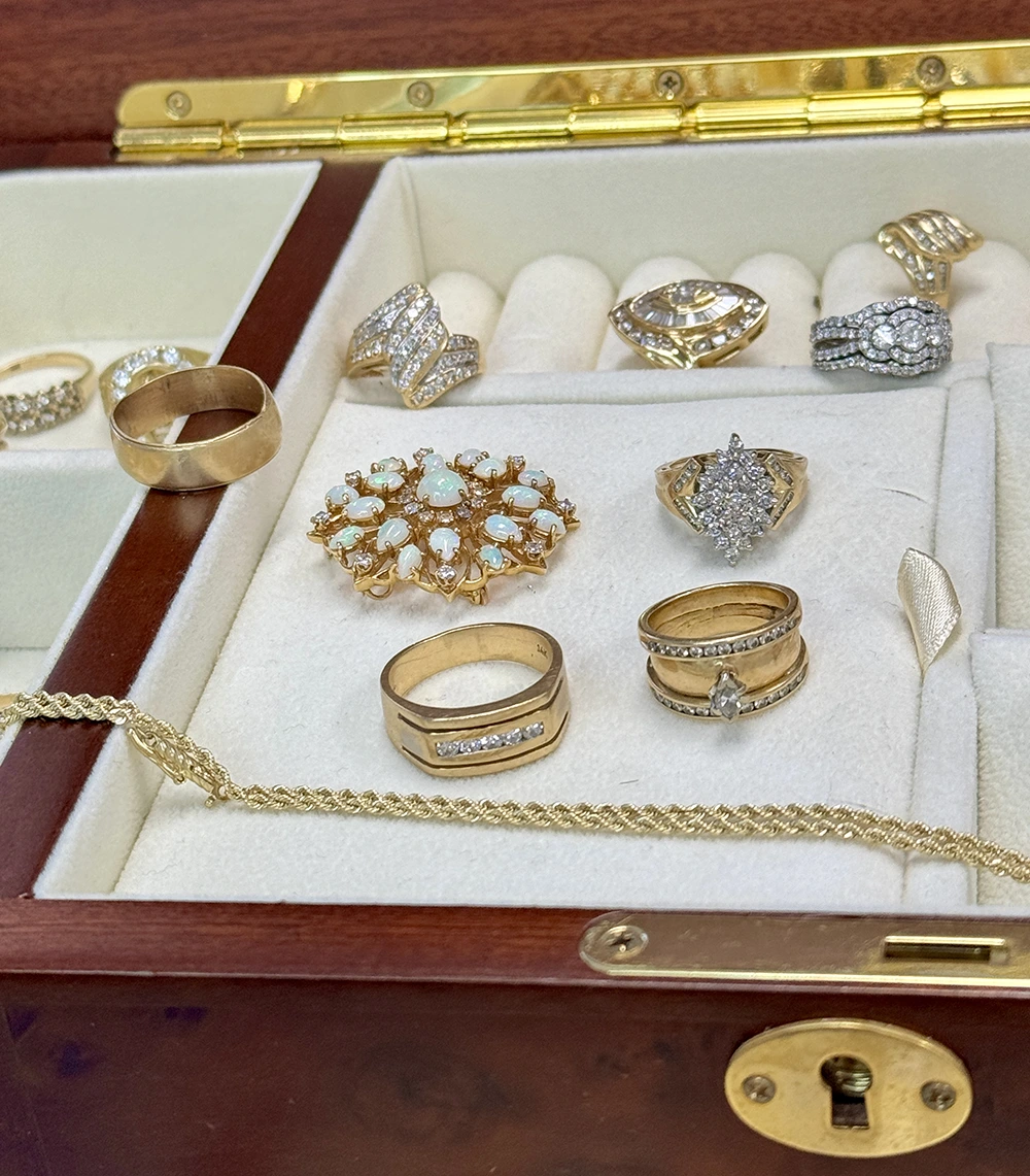 Refresh Your Style This Summer: Revitalize or Sell Your Unused Jewelry with Elliott’s Jewelers